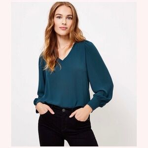 🤩 EUC Loft Mixed Media V-Neck Long Sleeved Top Blue Green in Size Small